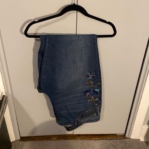 Jennifer Lopez 20w Capri fun design!